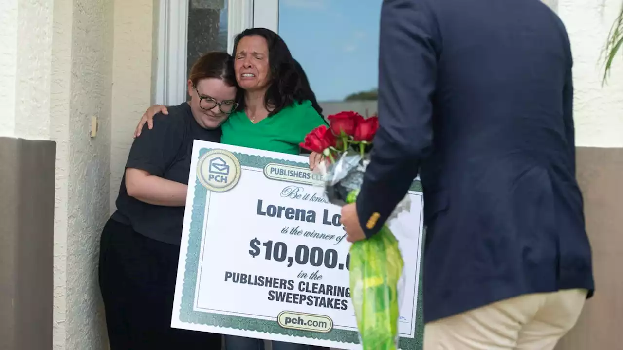 Surprise! Publishers Clearing House Prize Patrol shocks Port St. Lucie woman with big check