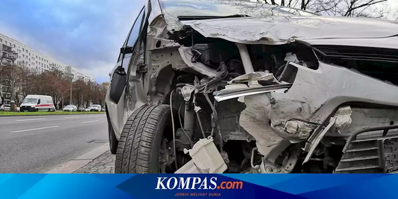 Mobil Tabrak Tiang Lampu di Tanjung Priok, Pengemudi Tewas