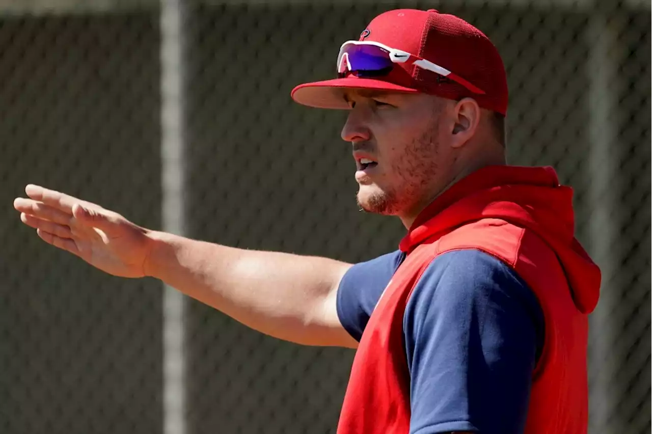 Mike Trout returns for first time in 10 months in Angels victory