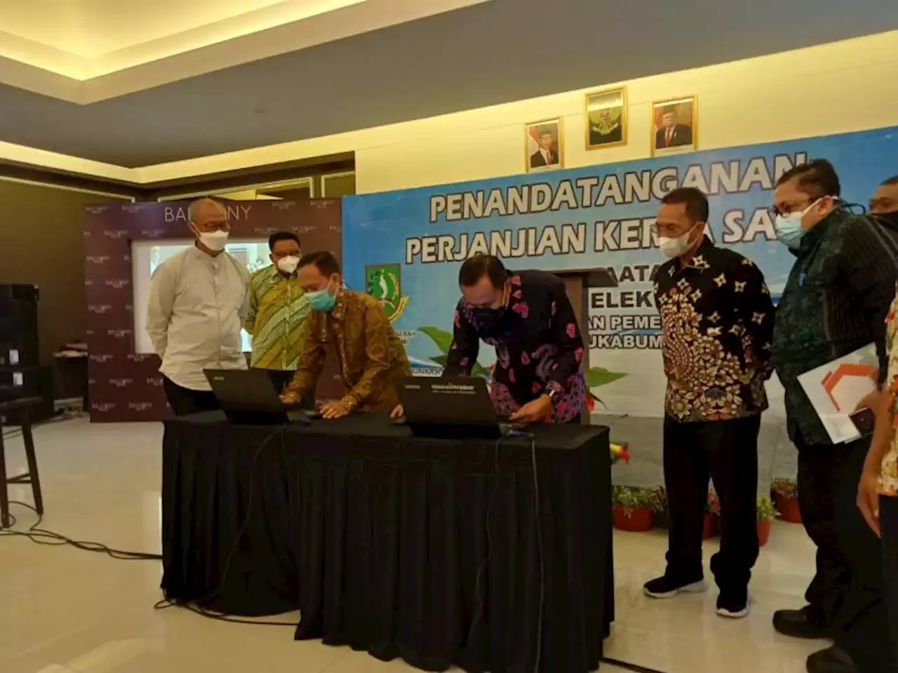 Ratusan Pejabat Struktural Pemkot Sukabumi Mulai Gunakan Tanda Tangan Elektronik |Republika Online