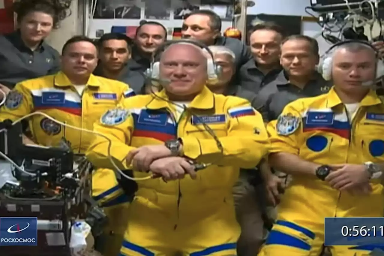 Russia Mocks Speculation Cosmonauts Wore Yellow and Blue Suits to Support Ukraine