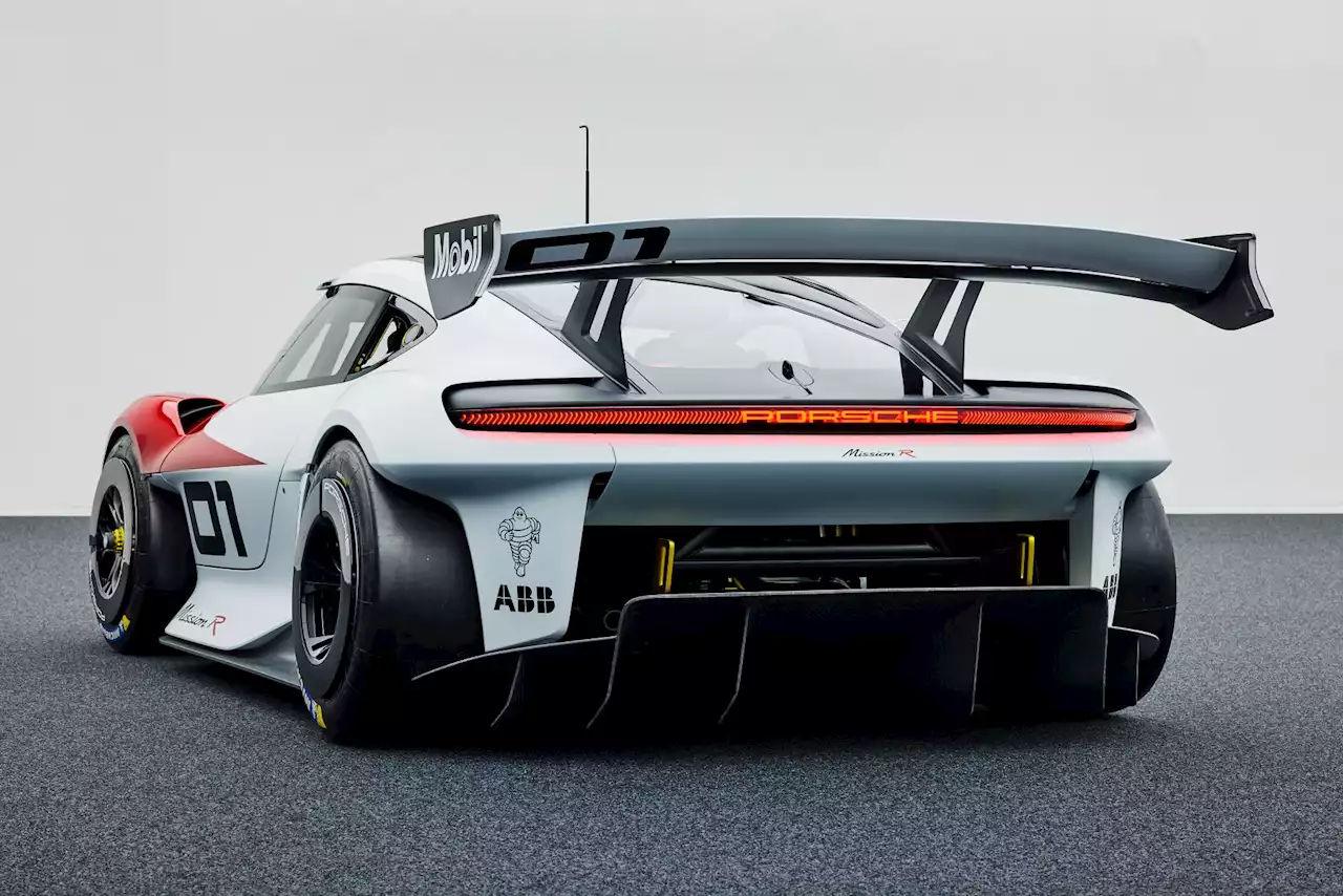 Porsche confirms first electric two-seater will be its 718