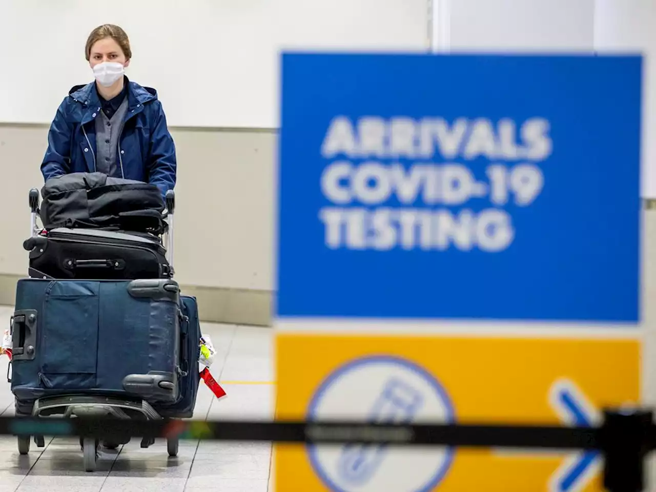 Vaccinated travellers won't need COVID-19 test to enter Canada as of April 1