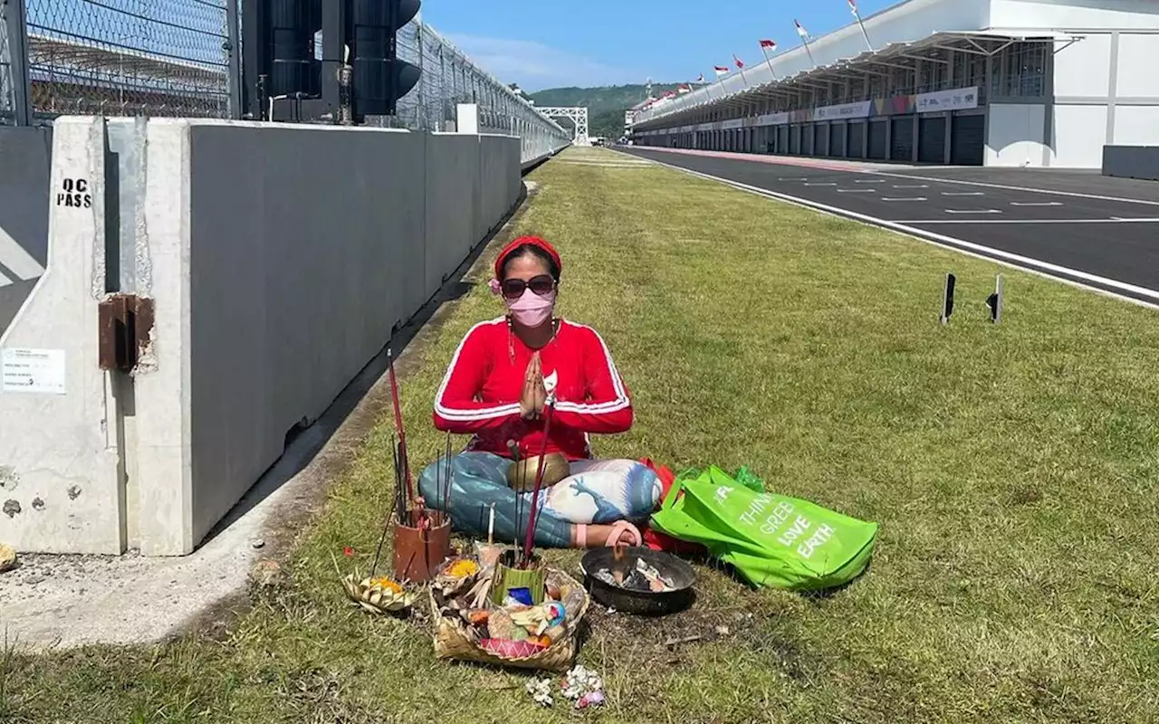 Heboh Pakai Pawang Hujan Saat MotoGP Mandalika, Ini Sosok Viral Rara Isti Wulandari