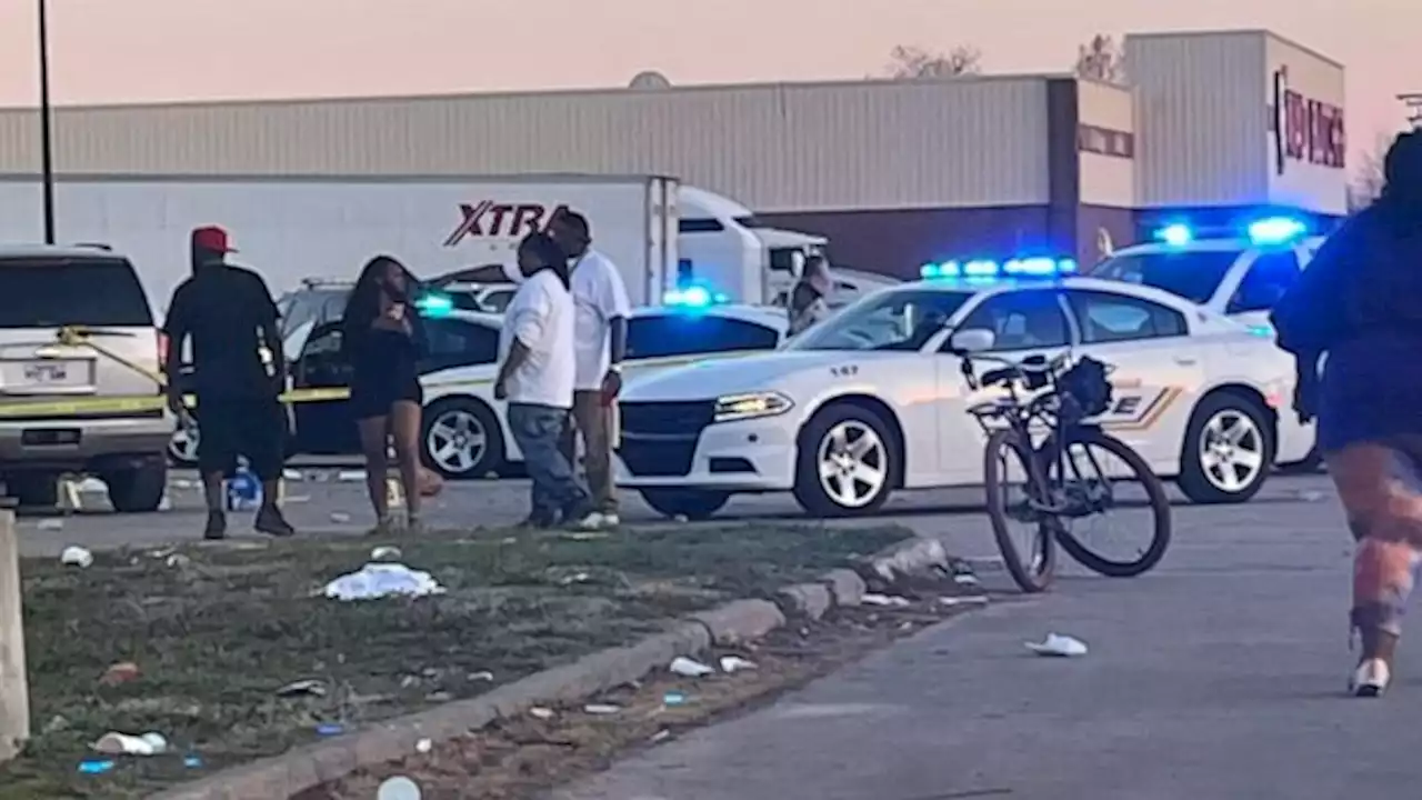 1 dead, at least 28 shot, including children, at Arkansas car show