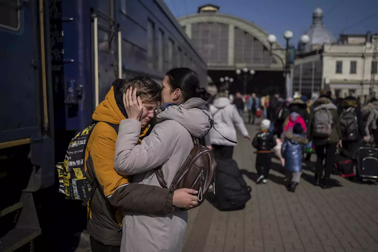 AP PHOTOS: Day 25: Anguish, honoring the dead in Ukraine