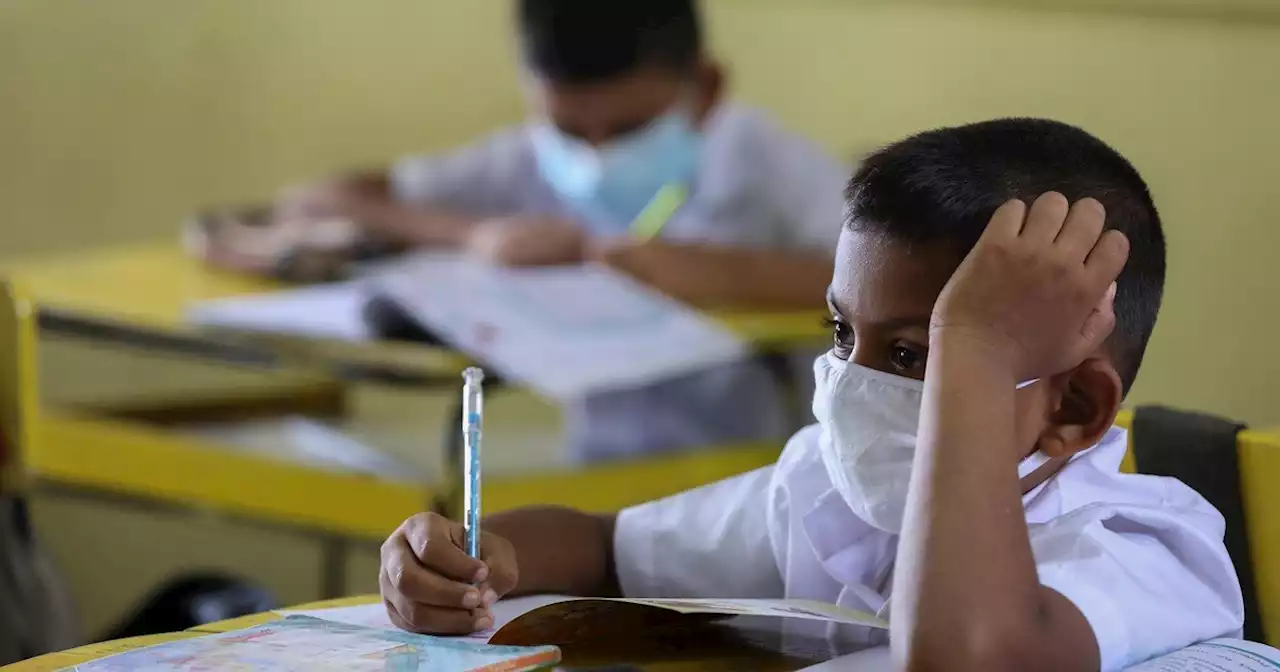 El país que suspendió los exámenes en las escuelas por falta de plata para comprar papel