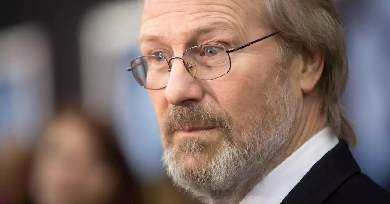 Una ex pareja de William Hurt reveló haber sido golpeada por el actor durante años