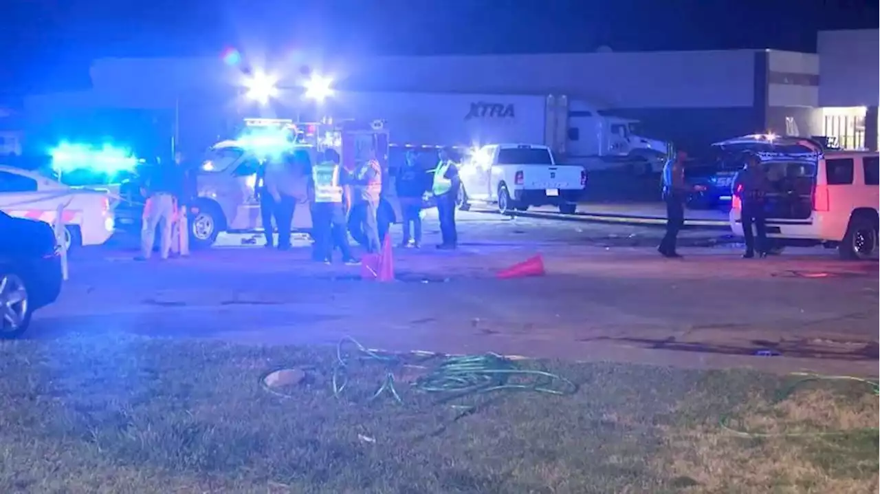 Gunfire at Arkansas car show leaves 1 dead, 27 wounded