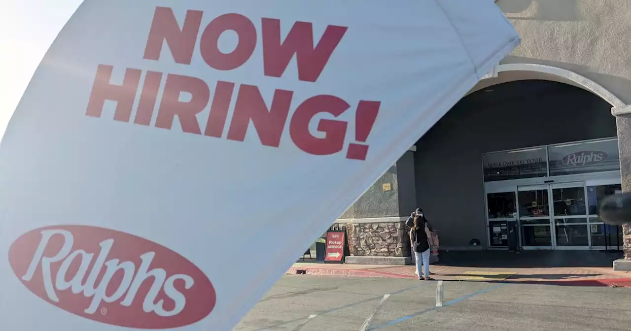 Union grocery workers at Ralphs, Vons and Albertsons begin strike vote Monday