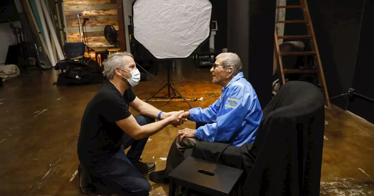 Retired Navy photographer aims to captures World War II vets' images before they're lost to history