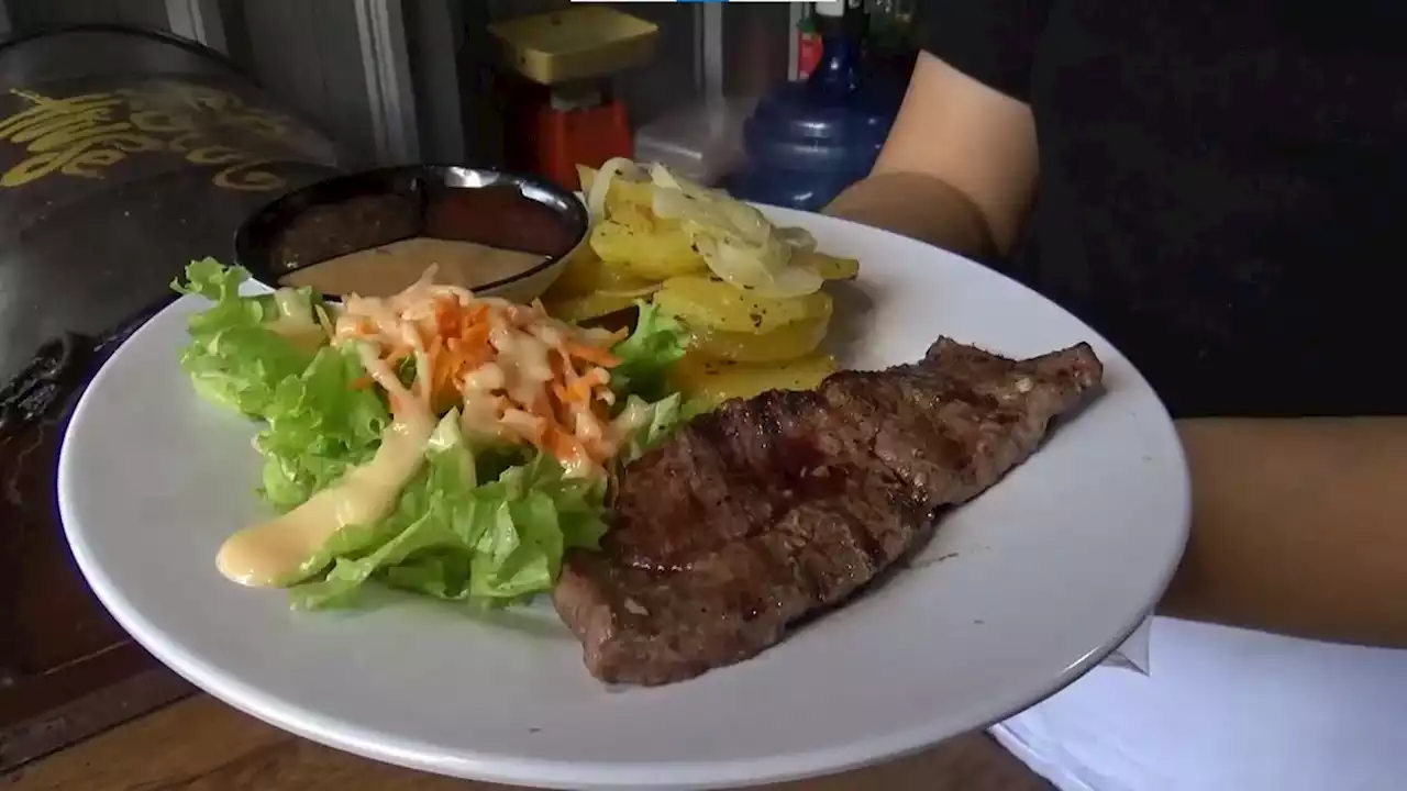 BERANI BERUBAH: Korban PHK Sukses Rintis Warung Steak