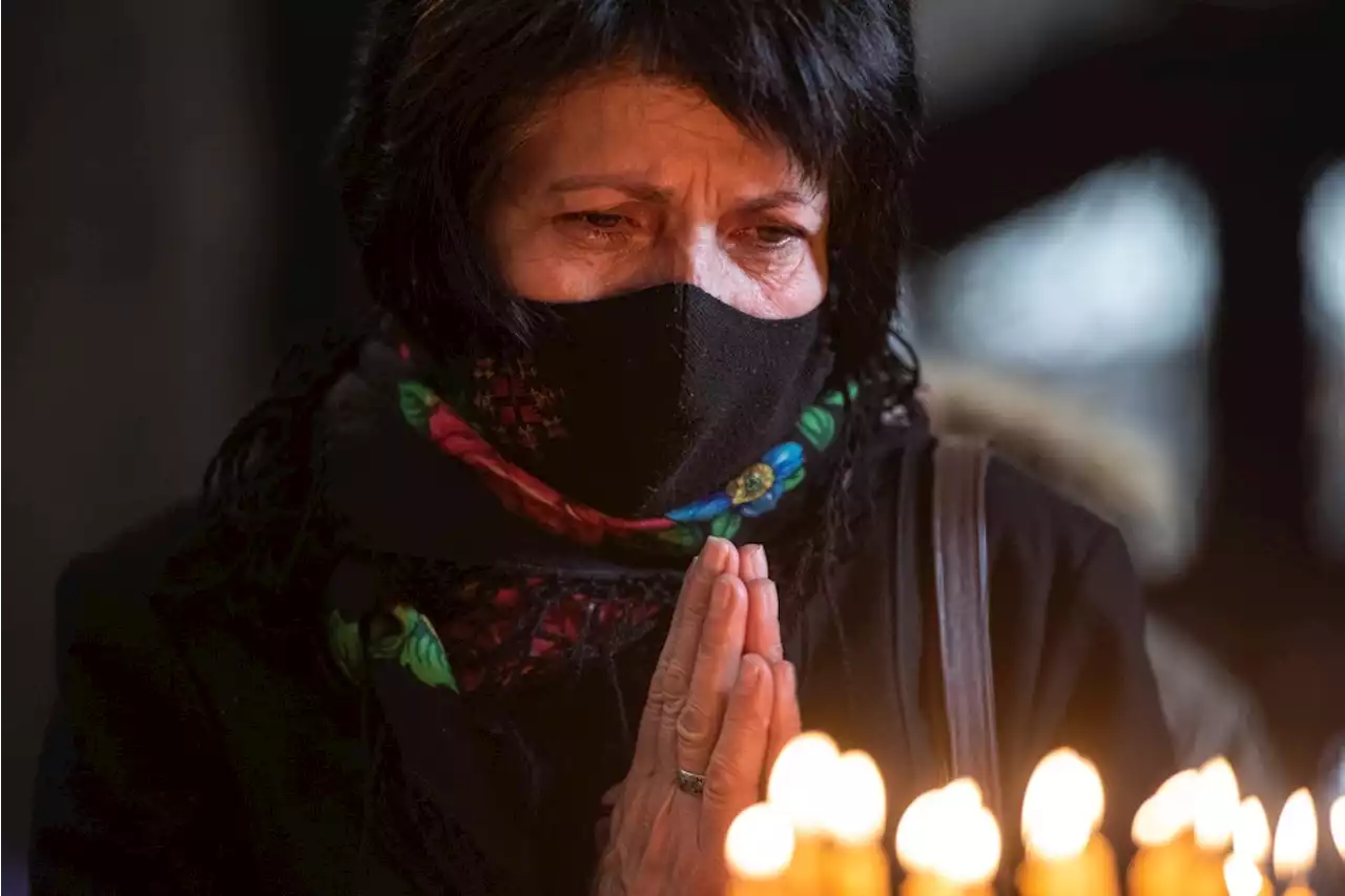 Photos: Ukrainian civilians continue to flee as their cities are bombed by Russia