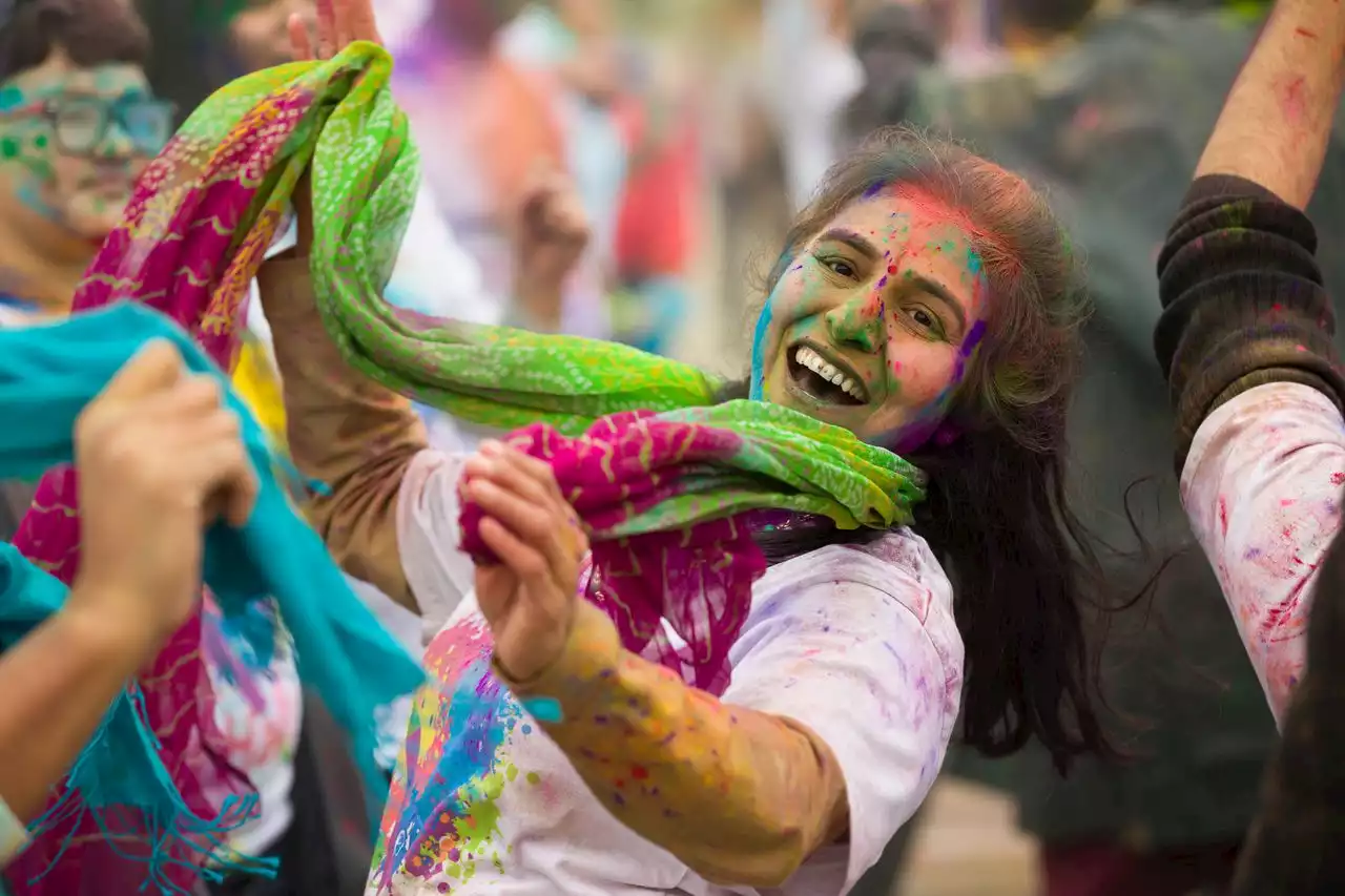 N.J. town hosts its first-ever Hindu celebration Holi (PHOTOS)