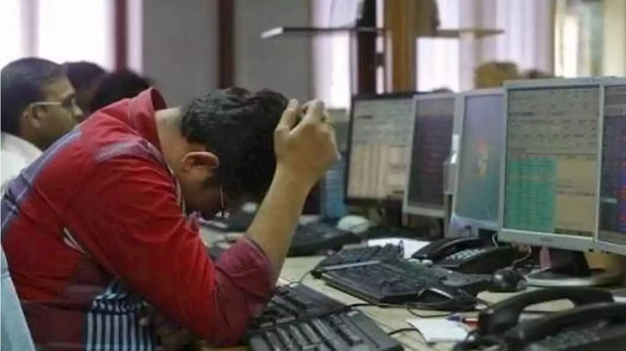 Stock Market: सेंसेक्स 571 अंक गिरकर 57,292 पर बंद, निफ्टी 17,150 के नीचे