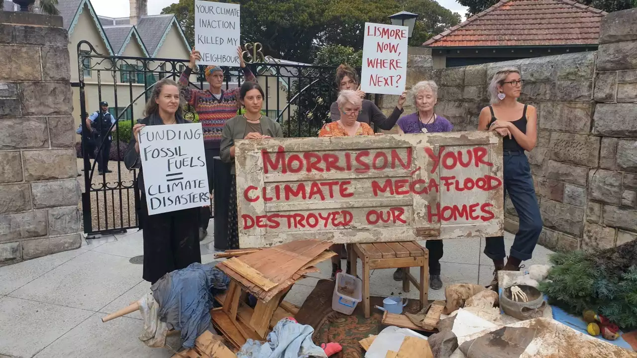 Lismore climate change protesters storm Morrison's front yard demanding action
