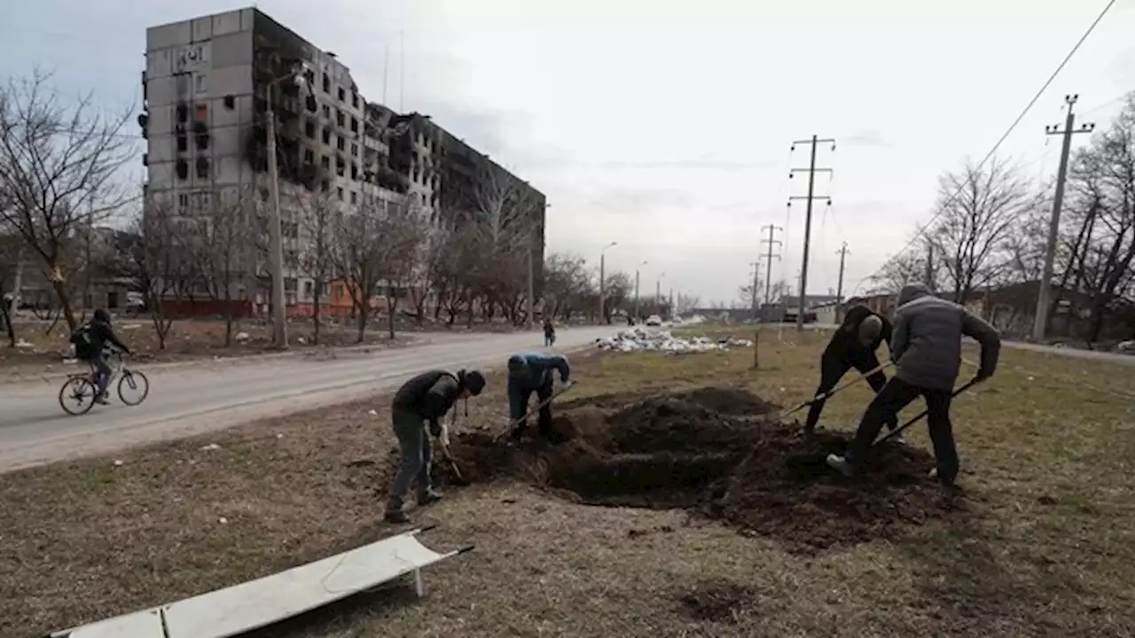 Bajo fuego, Ucrania desoye ultimátum ruso y rechaza la entrega de Mariupol