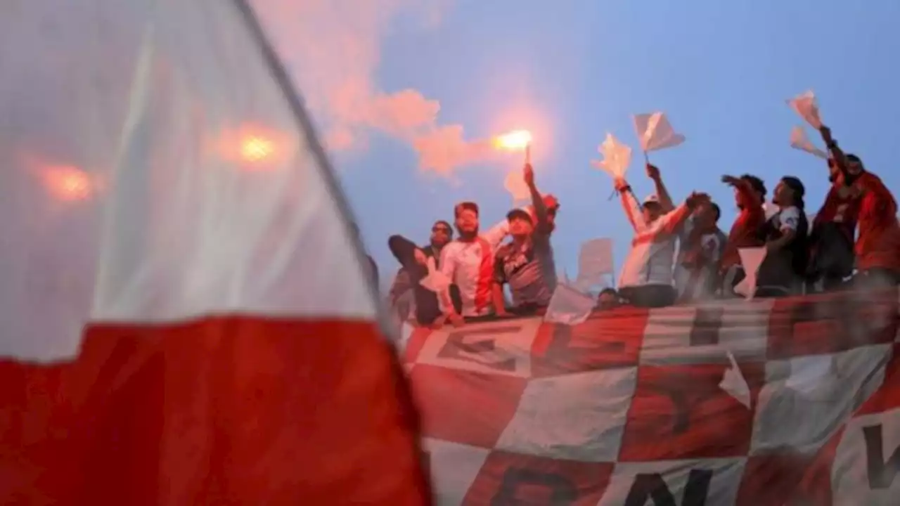 Superclásico: Arrojaron bengalas marinas desde una tribuna del Monumental