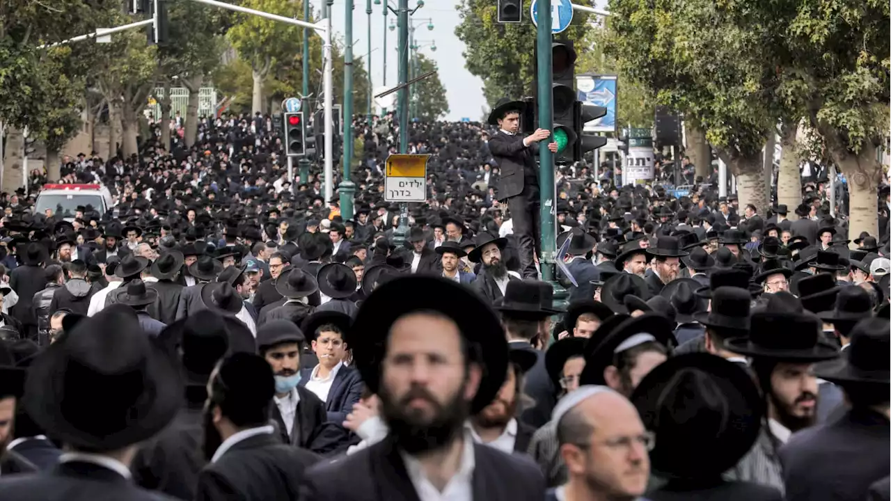 Ultra-Orthodox Rabbi’s Funeral Draws Up to 750K Mourners