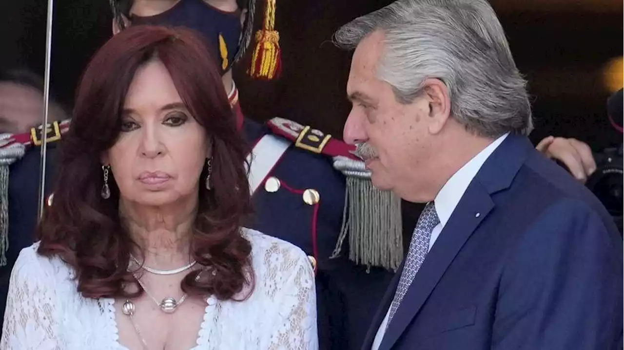 La tragicomedia de Alberto Fernández y Cristina Kirchner: se tiran de todo, pero siguen juntos