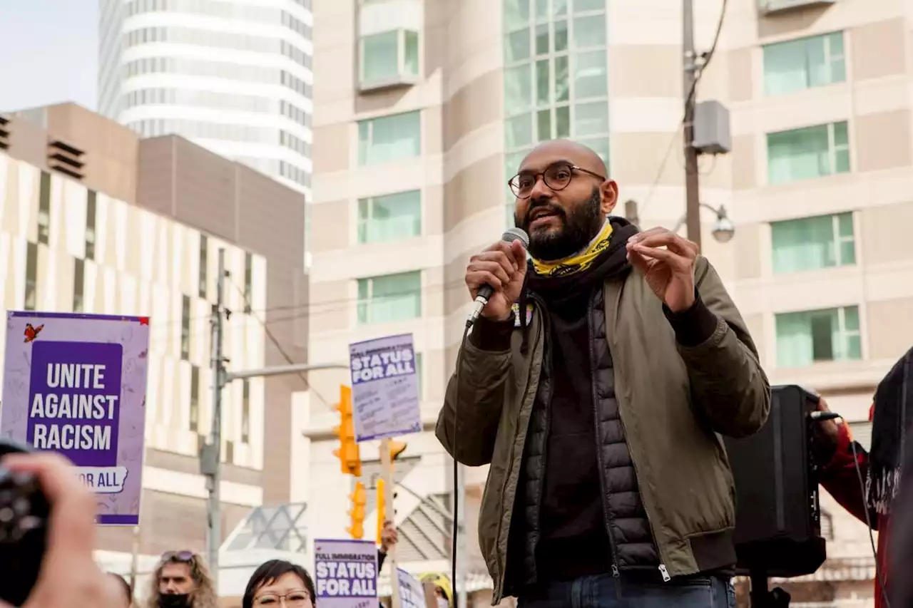 Hundreds march for migrant rights in Toronto