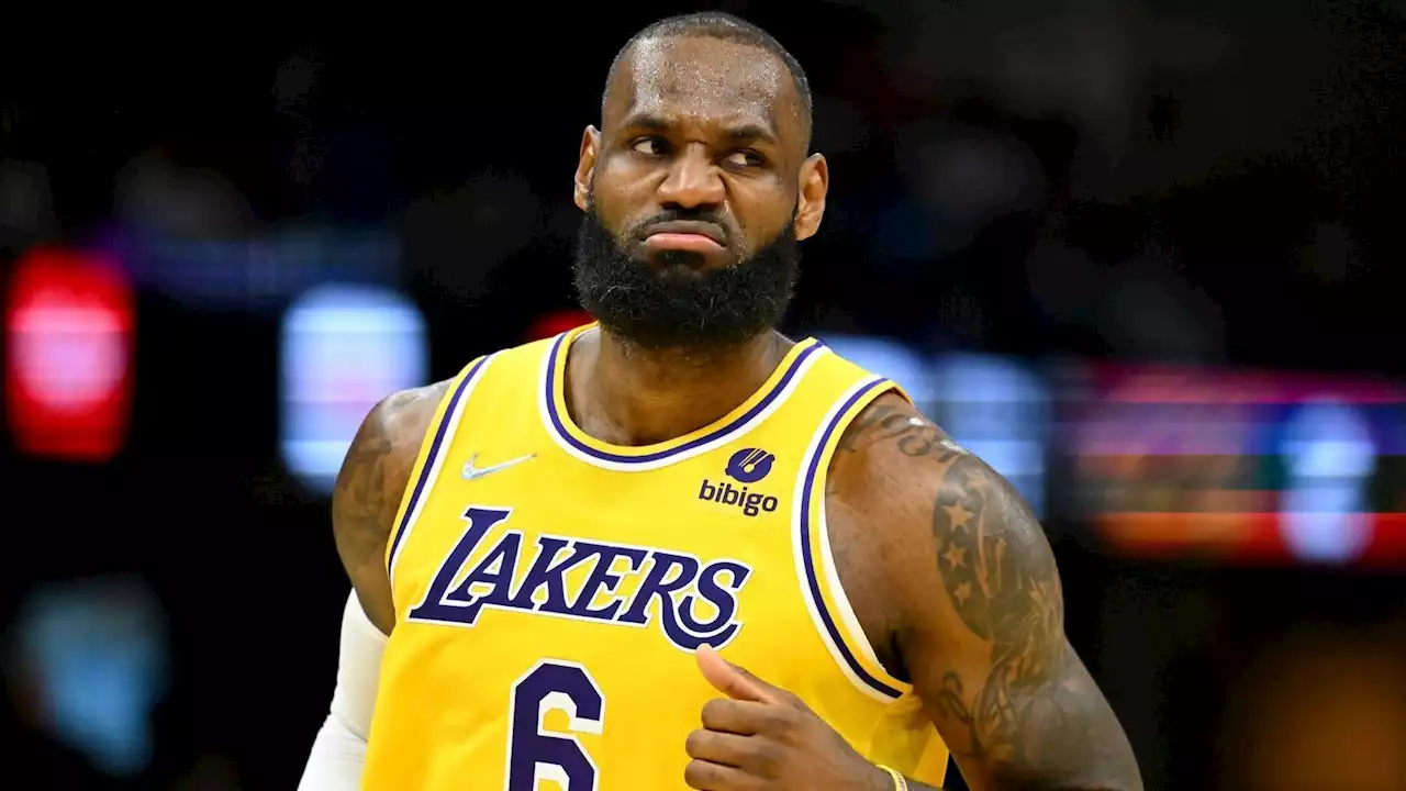 Home cookin': LeBron leads Lakers over Cavs in Ohio return