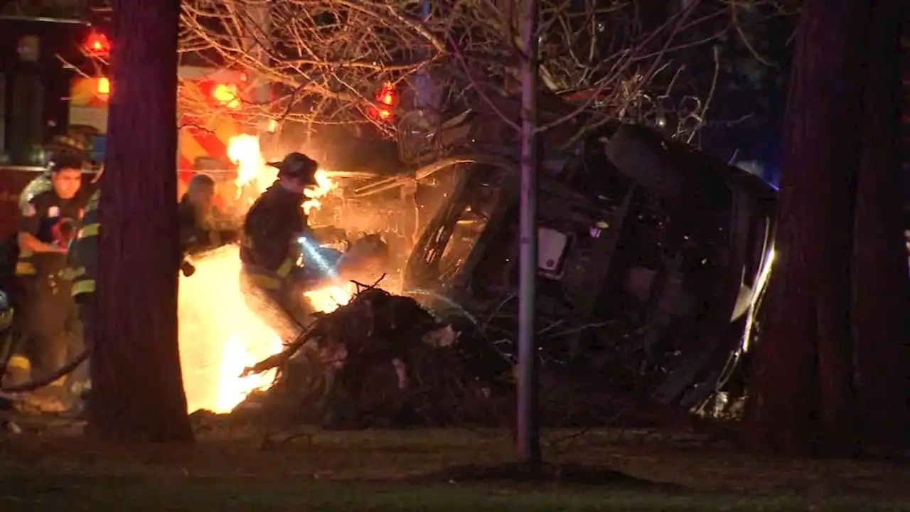 2 killed, 2 critically injured in fiery Washington Park crash: Chicago fire officials; victims ID'd