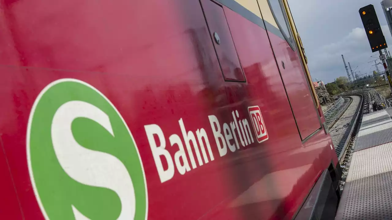 Bahnverkehr in und um Berlin nach Brandanschlag bis auf Weiteres gestört