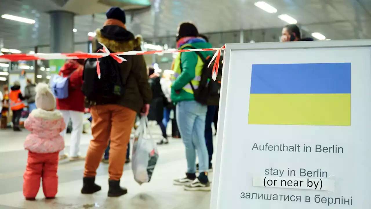 Polizeigewerkschaft fordert Schutzzonen für Flüchtlinge in Bahnhöfen