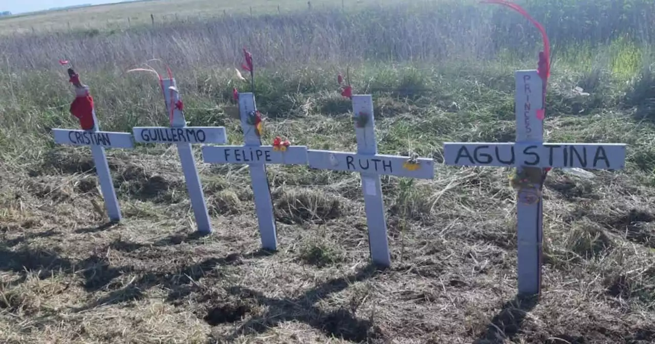 Cinco cruces en la ruta 29: el recuerdo de una tragedia espantosa