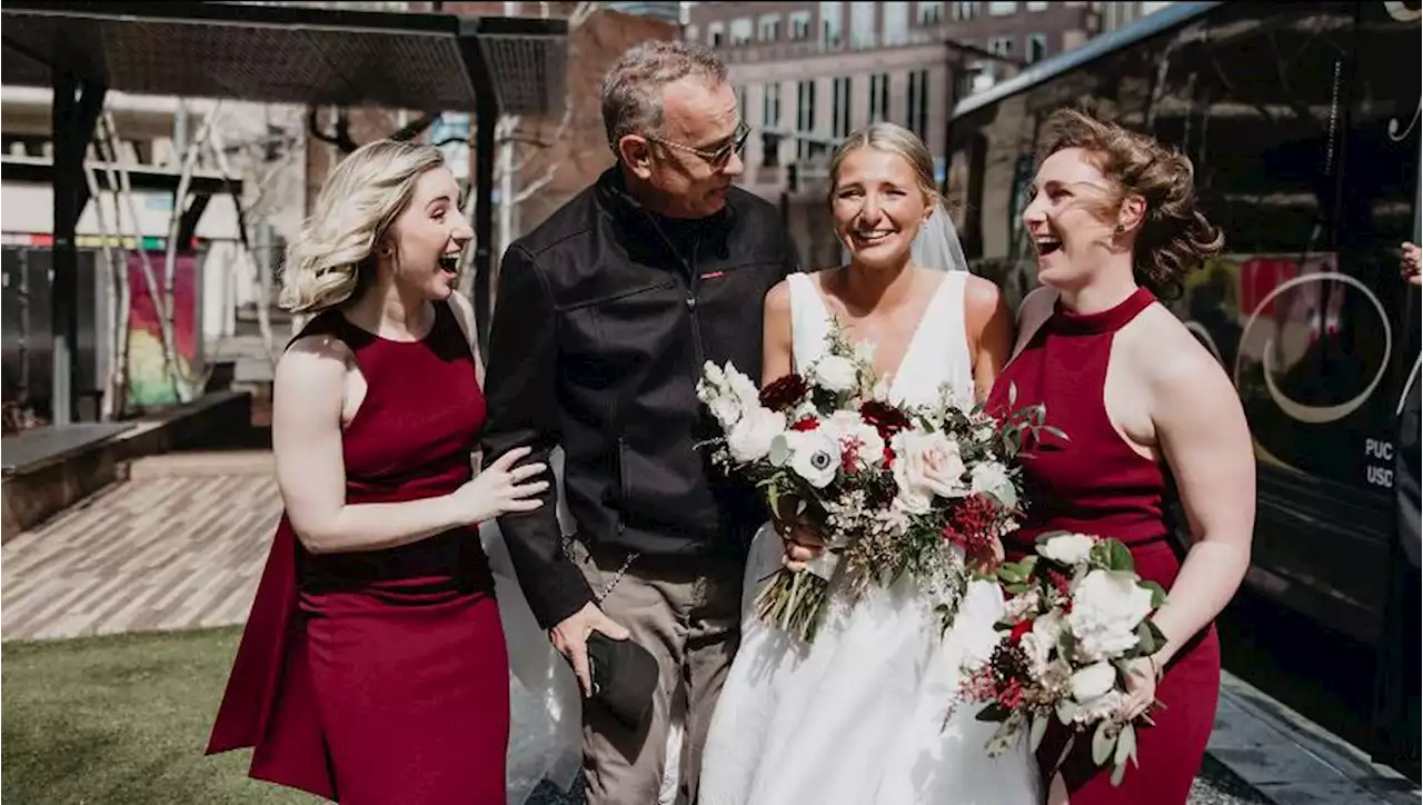 Tom Hanks photobombs bridal party in Pittsburgh