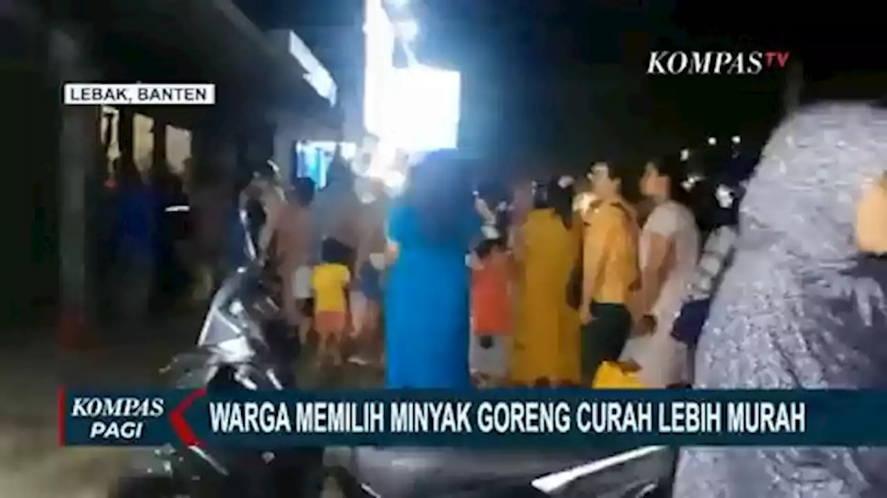 Fenomena Minyak Goreng Langka, Warga Rela Antre Sampai Malam Demi Minyak Goreng Curah