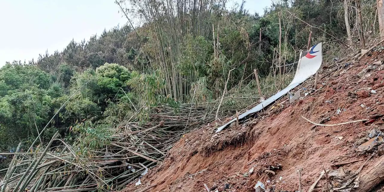 No survivors found amid wreckage China Eastern crash site