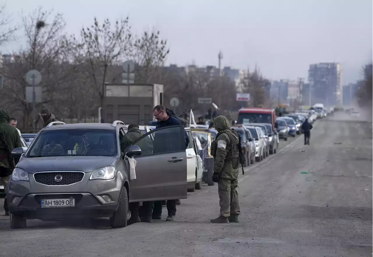 Ukrainian Civilians Fleeing Mariupol Describe Street-to-Street Battles