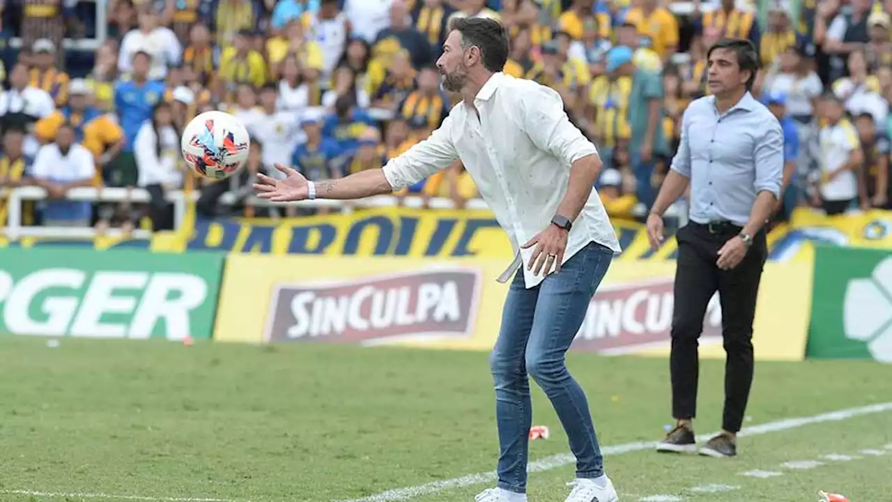 Los hinchas reprobaron al Kily | Con un pie afuera