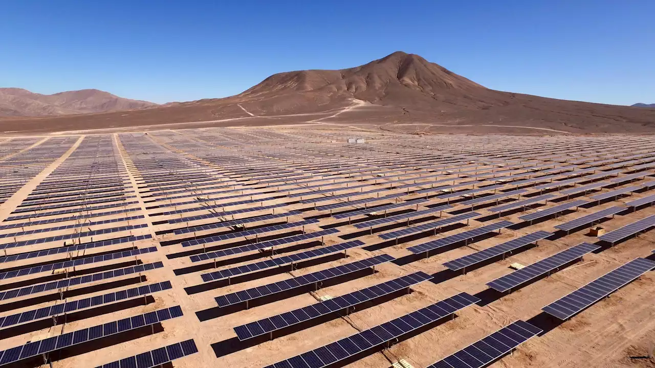 Dust-repellent solar panels could save billions of gallons of water