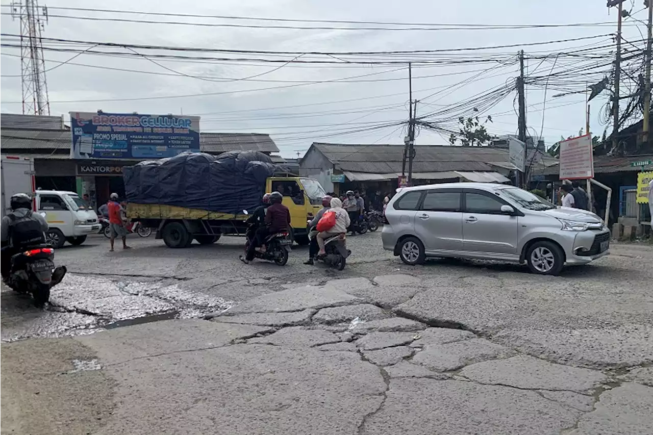 Warga Batu Ceper Protes Jalan Rusak, Pemkot Tangerang Tunggu Status Aset