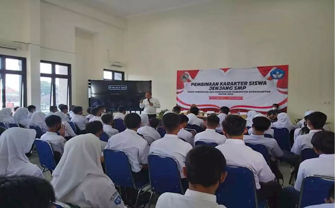 Mbeling, 60 Siswa SMP di Karanganyar Digembleng Pak Bupati & Tentara