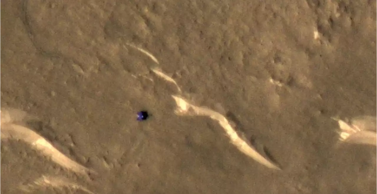 Tracks of China's Zhurong Mars rover spotted by NASA orbiter (photo)