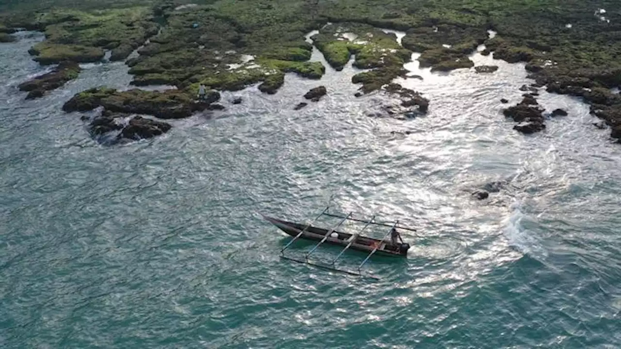 Melihat Keindahan Pantai Sawar di Papua dari Udara