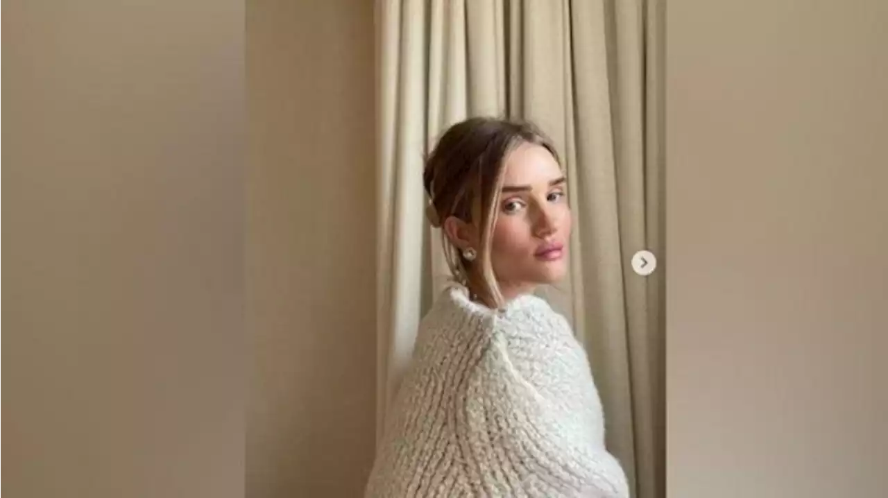 Punya Dua Anak, Rosie Huntington-Whiteley: Sangat Bahagia dan Bersyukur