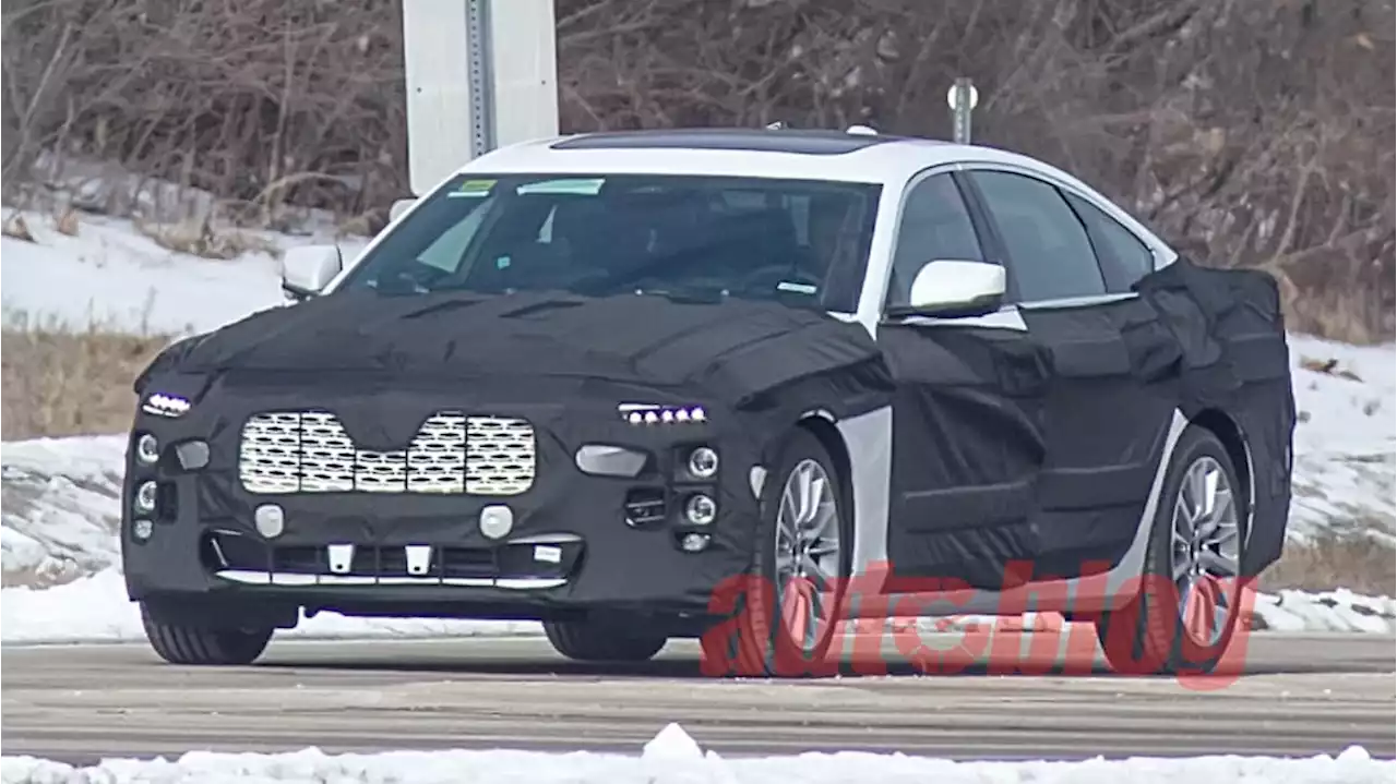 Spy photos capture next-gen Cadillac CT6