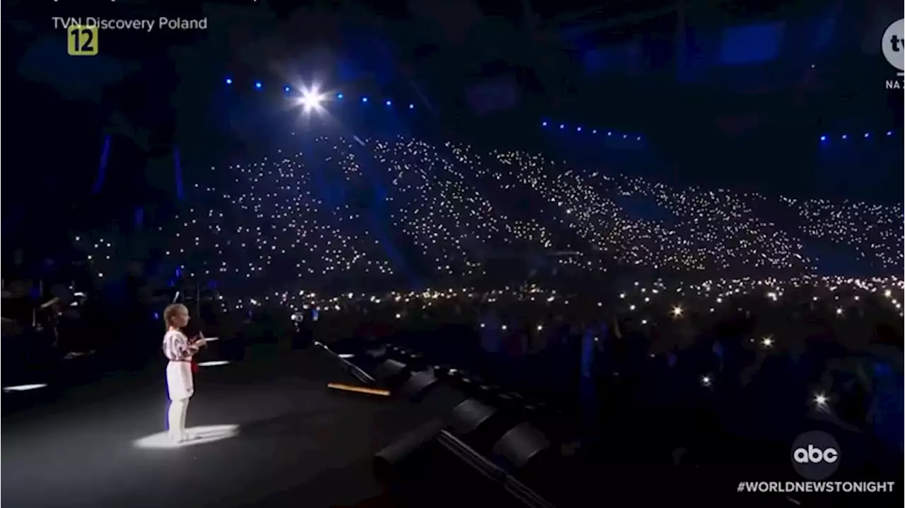 Emotionales Video: Ukrainisches Mädchen singt Nationalhymne in vollem Stadion