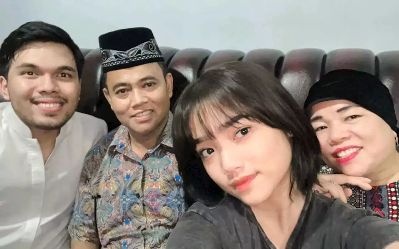 Fuji-Thariq Halilintar Berangkat Umrah Bareng Hari Ini, Oma Dewi dan Haji Faisal Antarkan Ke Bandara