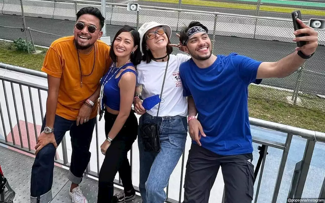 Poppy Sovia 'Dresscode' Bareng Bestie, 9 Momen Seru Selebriti Nonton MotoGP Mandalika 2022