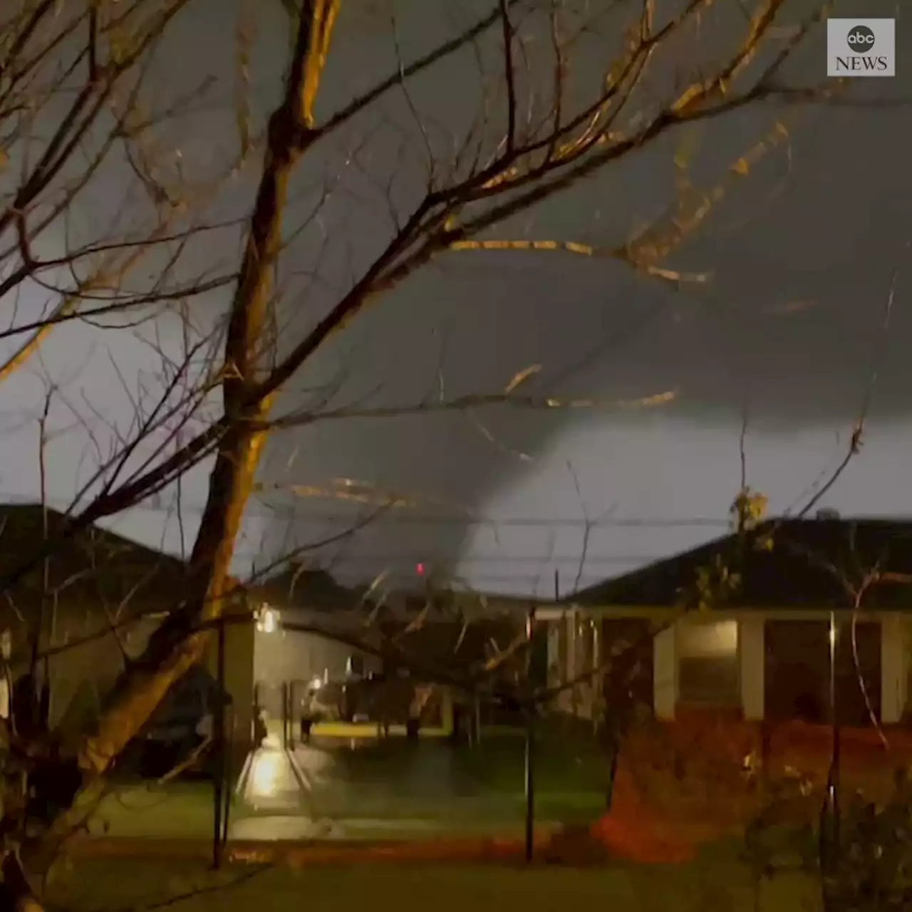 Tornado outbreak in Texas, Oklahoma kills 1, injures at least 10