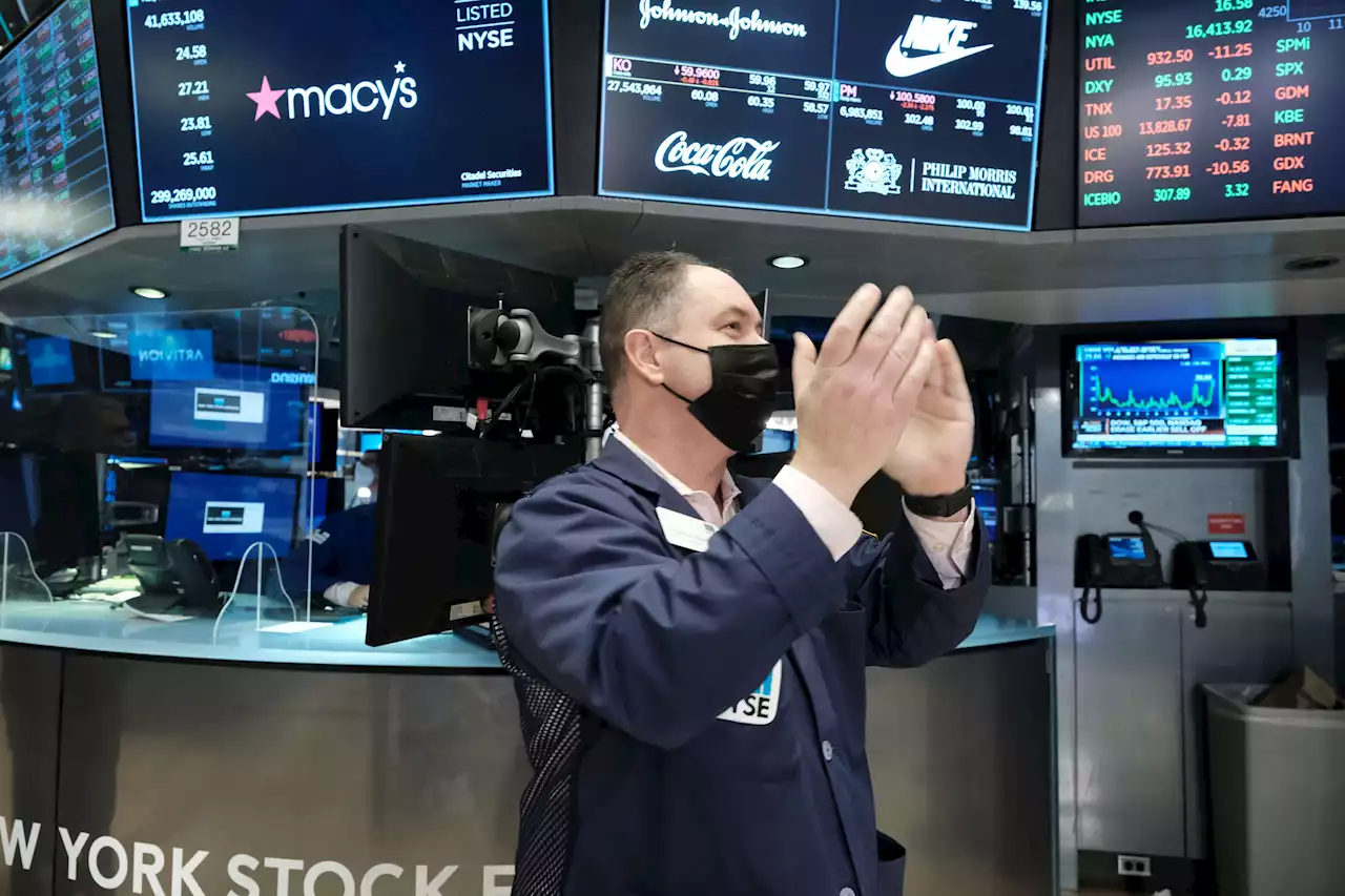 وول ستريت تغلق على ارتفاع.. ناسداك يقفز 271 نقطة بنحو 2 %