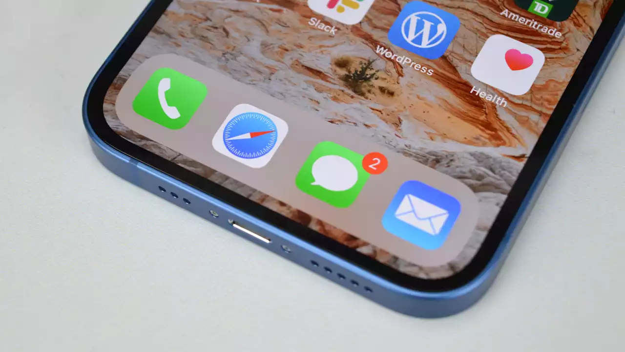 iOS 15.4 battery drain fix: Apple finally responds to complaints