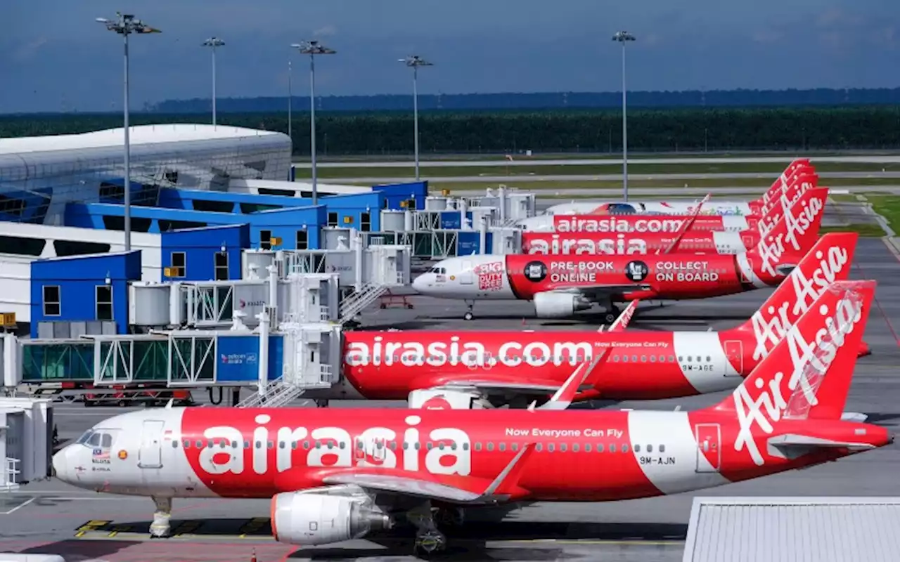 IHSG Sesi I Merah Tinggalkan Level 7.000, Saham AirAsia (CMPP) Terbang | Market - Bisnis.com