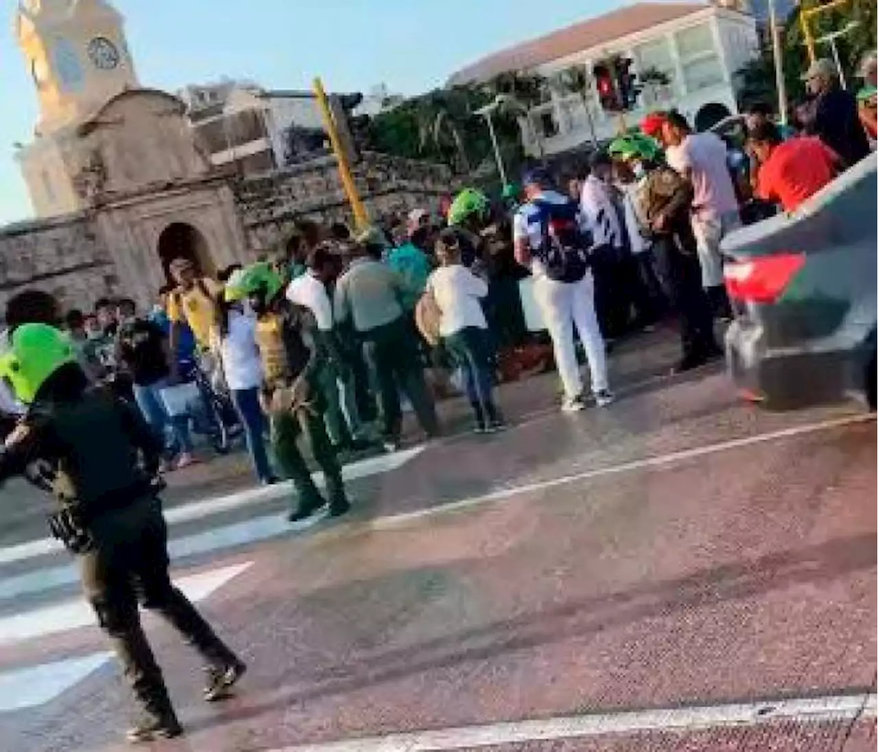 Intentan linchar a presunto ladrón en la Torre del Reloj